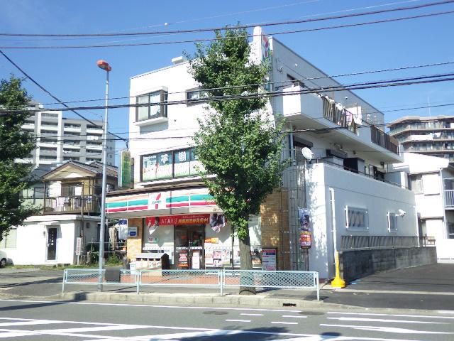 Other. 2 minute walk to a convenience store (160m