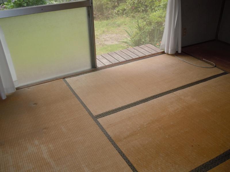 Non-living room. First floor Japanese-style room facing the garden.
