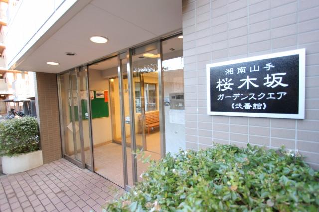 Entrance. Common areas