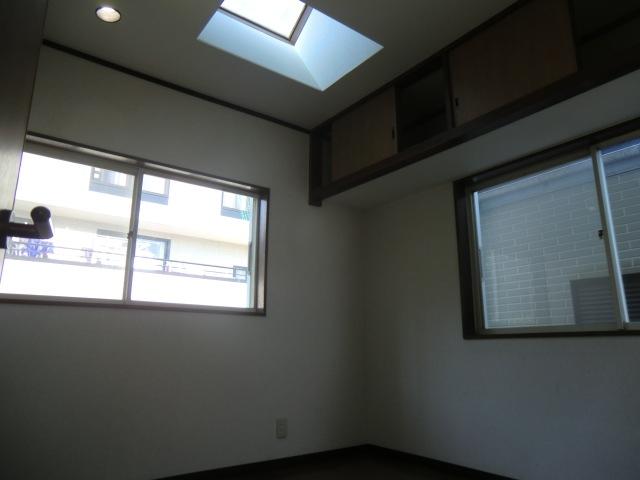 Non-living room. 2 Kaikyoshitsu, Skylight is also there bright