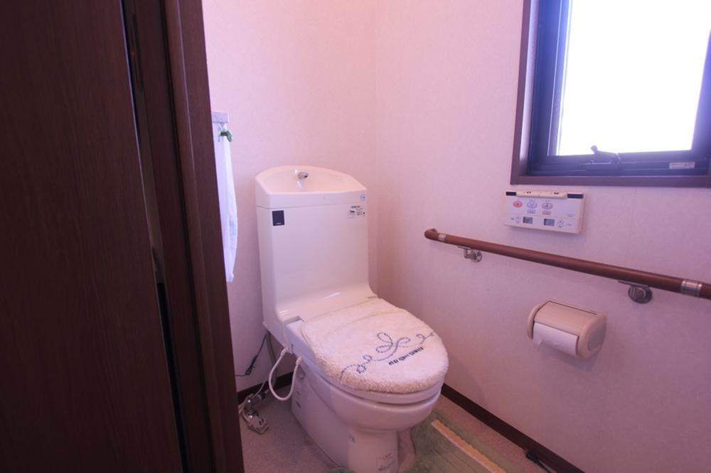 Toilet. The second floor of the toilet (December 2013 shooting)