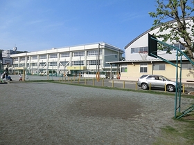 Primary school. 840m to Yokosuka Municipal Okusu elementary school (elementary school)
