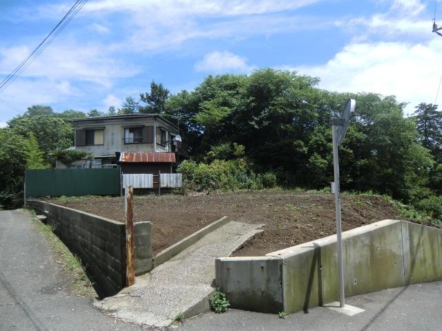Local land photo. east ・ West ・ Yang per well in the south corner lot