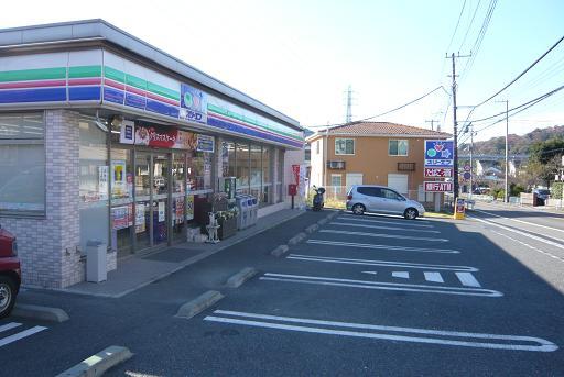 Convenience store. Three F Hayama until Kikoba shop 288m