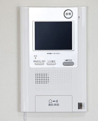 Security.  [hands free ・ Intercom] The entrance of visitors, Installing the intercom that can be found in color monitor. For hands-free, You can respond to not rest the hand of housework. (Same specifications)