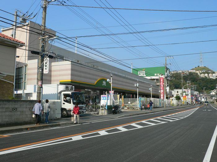 Supermarket. Fuji to Nobi shop 1450m