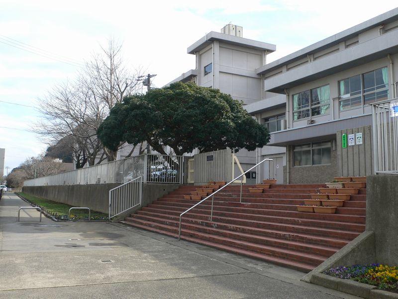 Junior high school. 1540m to Yokosuka Municipal Shinmei junior high school