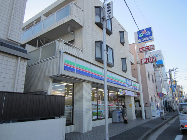 Convenience store. Three F Maborikaigan store up (convenience store) 524m