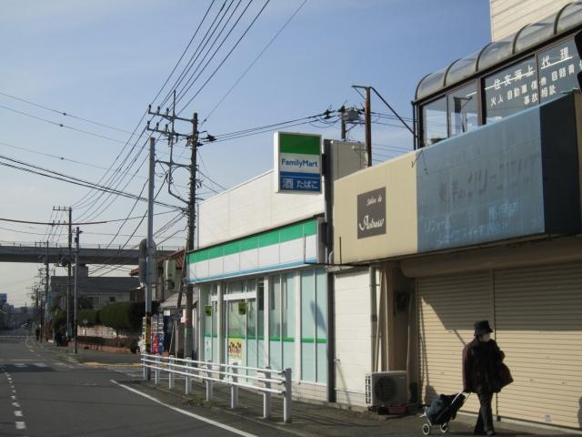 Convenience store. 850m to FamilyMart horse Homise