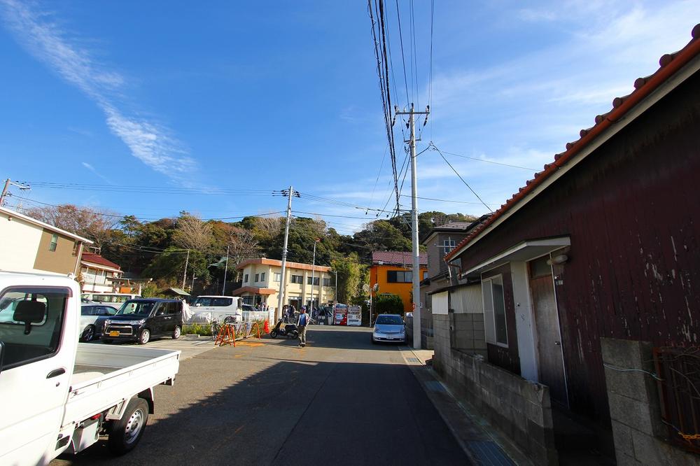 Local photos, including front road. Local (12 May 2013) Shooting