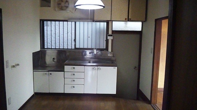 Kitchen. Wall of DK, Rifumu is already. 