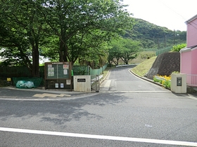 Junior high school. 490m to Yokosuka Tateno ratio junior high school (junior high school)
