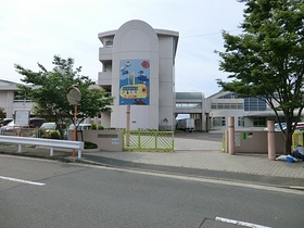 Primary school. 260m to Yokosuka Tateno Hihigashi elementary school (elementary school)