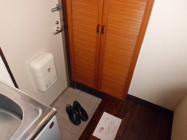 Entrance. There and convenient shoe box (* ^ _ ^ *)