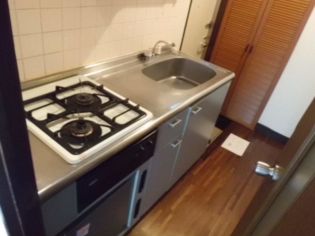 Kitchen. Stove 2-neck ・ It comes with a grill