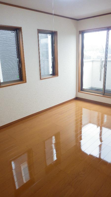 Non-living room. Window many interior is bright