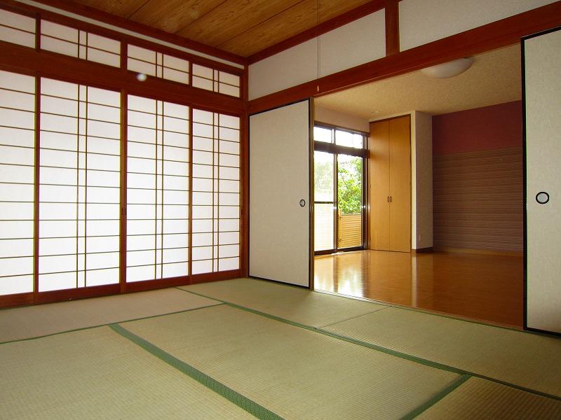 Non-living room. First floor Japanese-style room It is convenient to use in the living room and on earth