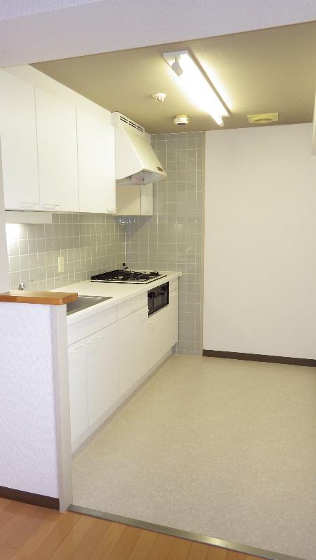 Kitchen. Also spacious kitchen. It will put well as cupboards ☆