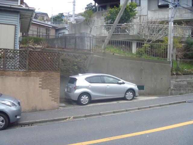 Parking lot. Local (February 2013) Shooting High roof car is also available parking. 