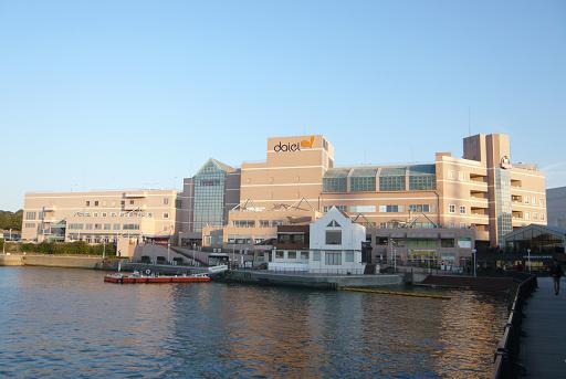 Supermarket. Until Daiei Yokosuka shop 100m walk 1 minute!
