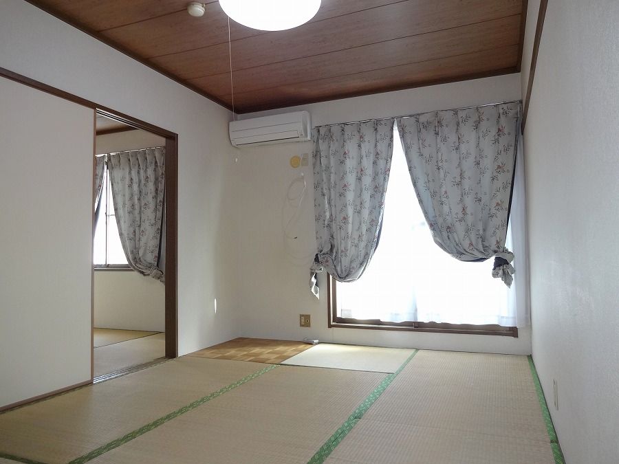 Living and room. There is Japanese-style TV Storage