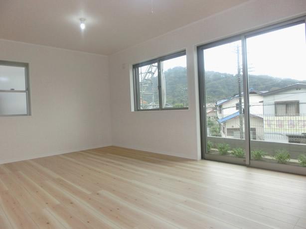 Same specifications photos (living)