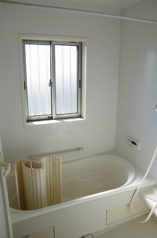 Same specifications photo (bathroom). UB enforcement example