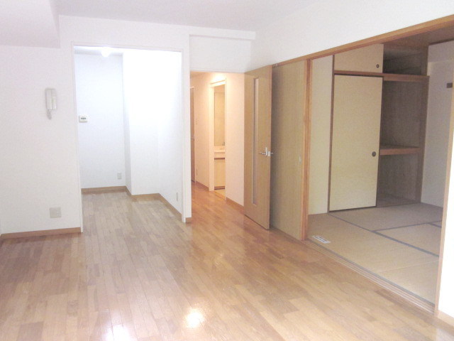 Living and room. It will calm because there is also a Japanese-style room