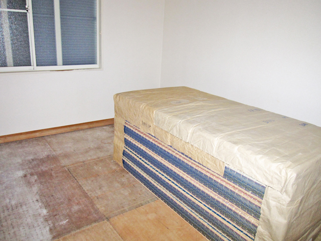 Living and room. Not lined with tatami for tatami burn prevention