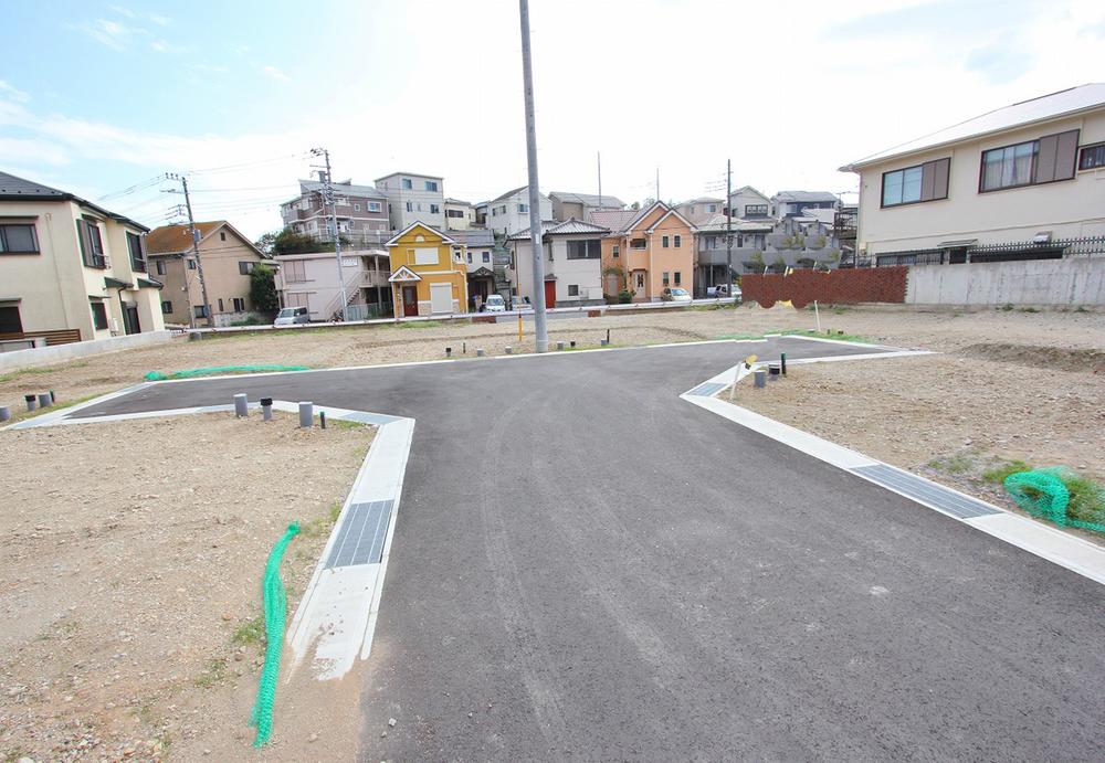 Local photos, including front road. Local (10 May 2013) Shooting