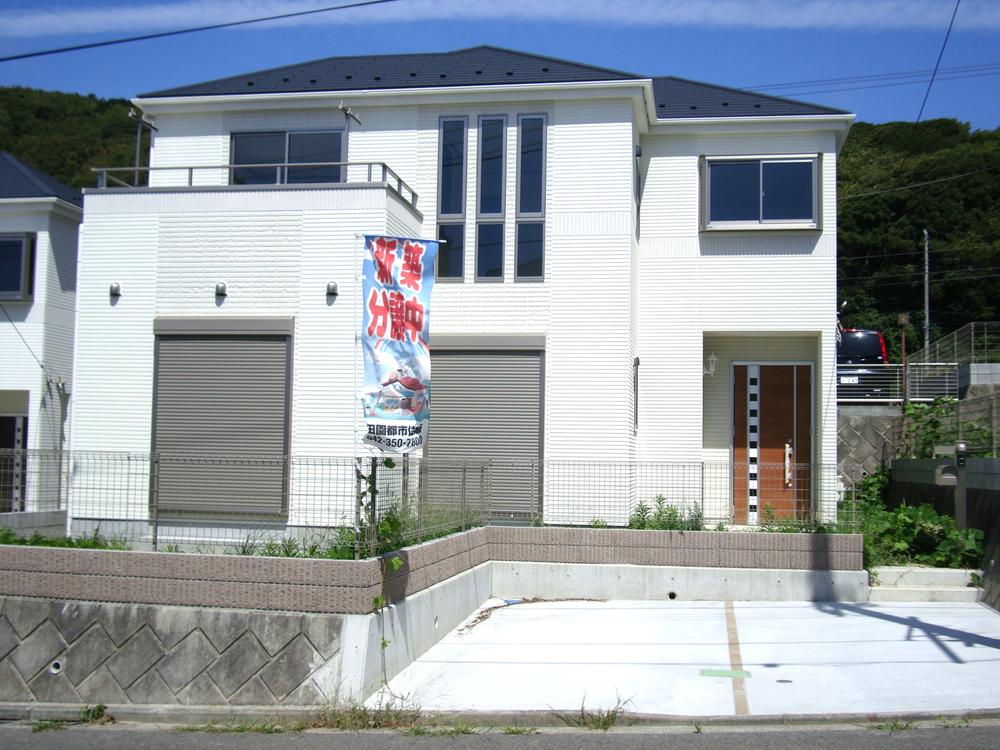 Same specifications photos (appearance). It is the same specification. You can choose outer wall color