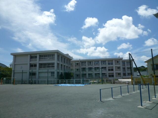 Primary school. Because it is nearly flat way up to 990m elementary school to elementary school Yokosuka Tateno ratio, Effortlessly children, Easy also the parent or guardian to go to school