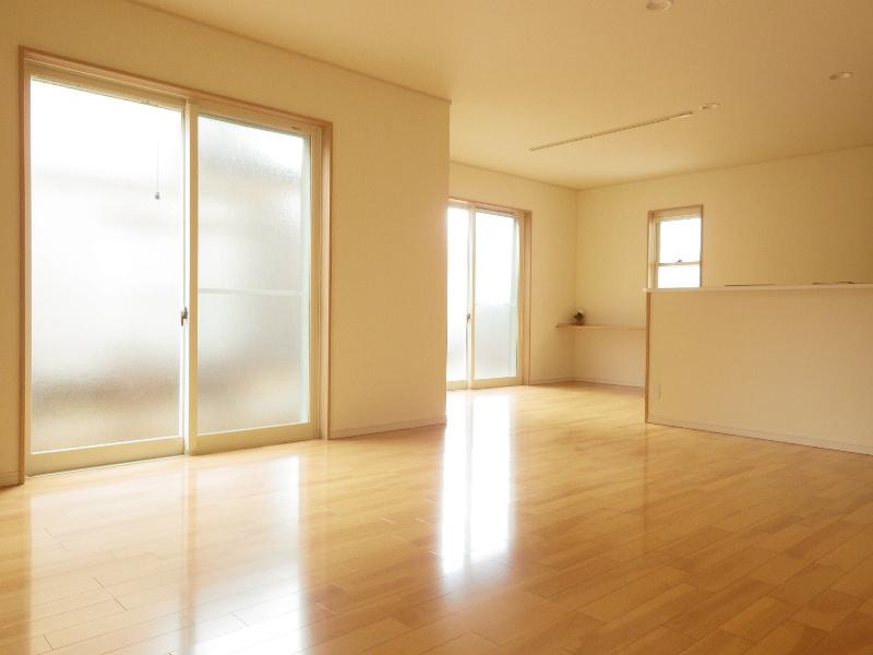 Living. spacious! Bright 19 tatami good feeling LDK