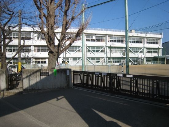 Primary school. 100m to Yokosuka Municipal Yamazaki Elementary School (elementary school)