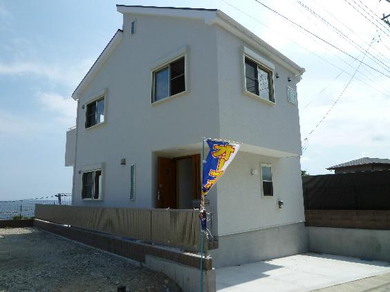 Local appearance photo. Bright refreshing local!