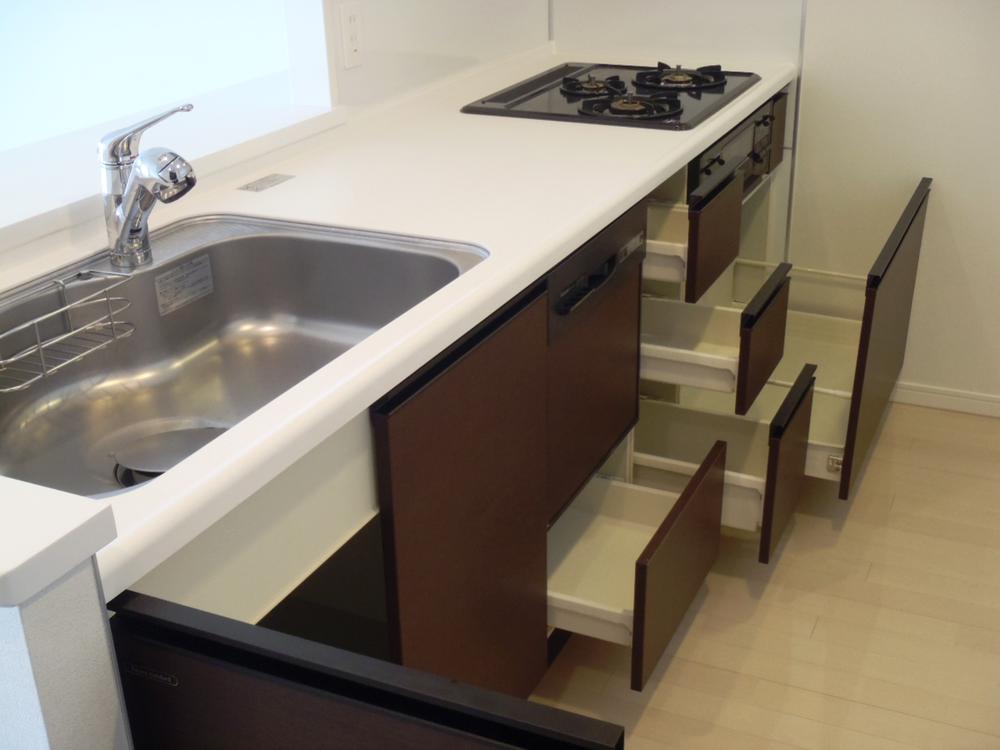 Kitchen. Indoor (April 2012) shooting