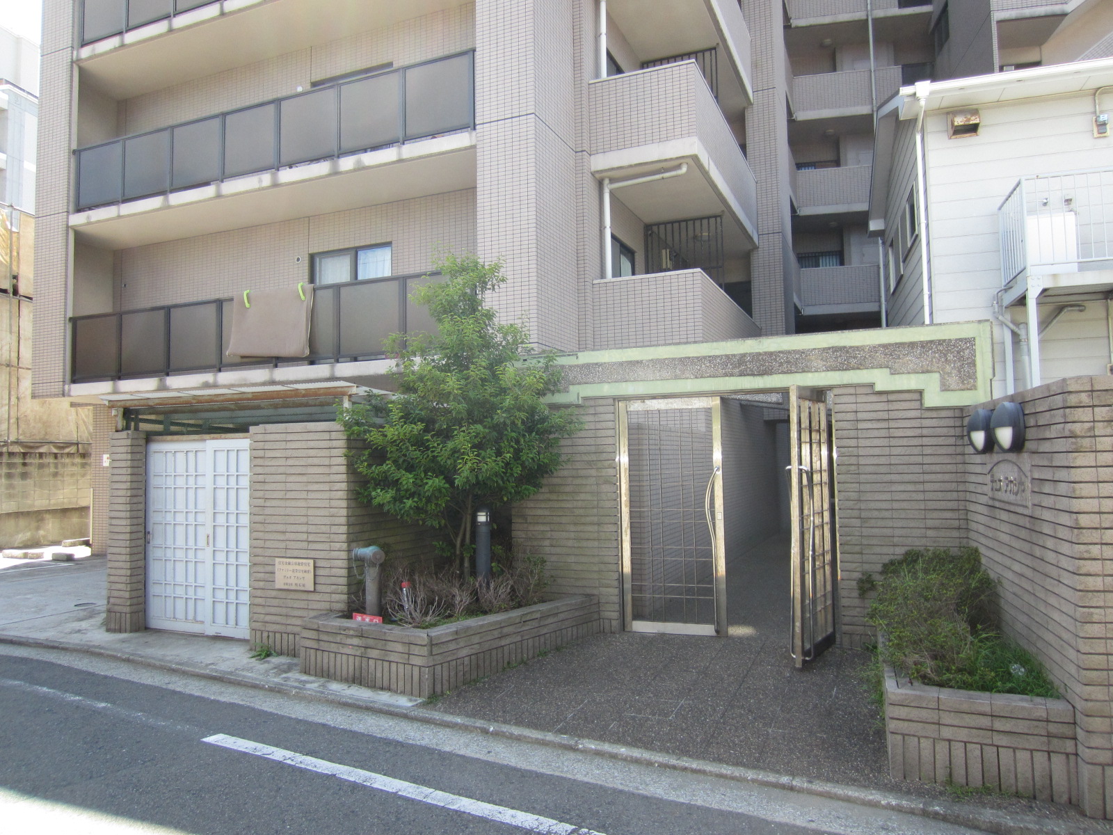 Other common areas. Shopping district located in the neighborhood. Convenient shopping!