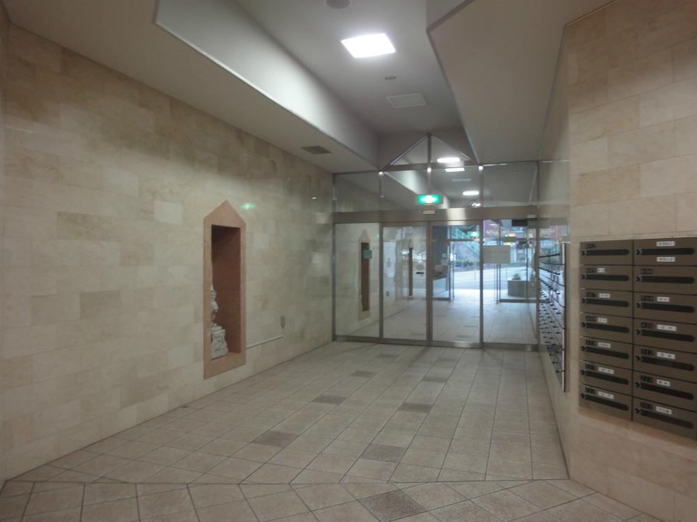 Entrance. Common areas