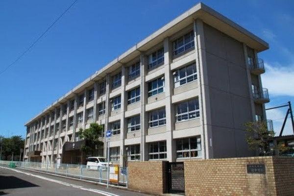 Junior high school. 2028m to Yokosuka Municipal Takatori Junior High School