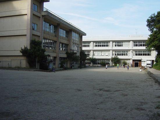 Primary school. 562m to Yokosuka Municipal Urago Elementary School