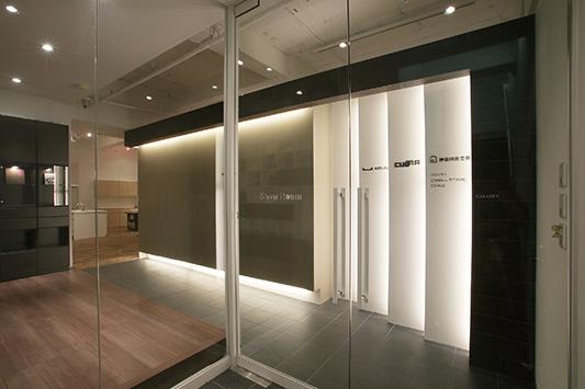 exhibition hall / Showroom. Showroom entrance (local photo)