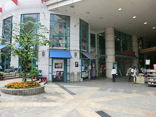 Shopping centre. 667m to Yokosuka Moazu City