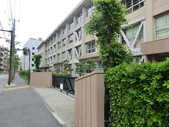 Junior high school. 485m to Yokosuka Municipal Tokiwa Junior High School