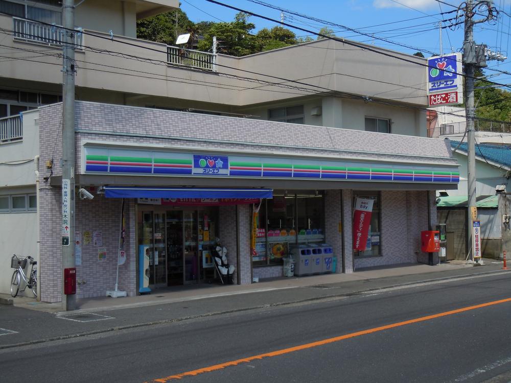 Convenience store. Three F 570m to Yokosuka lintel shop
