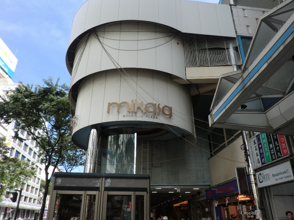 Shopping centre. Mikasa 120m to building shopping mall (shopping center)