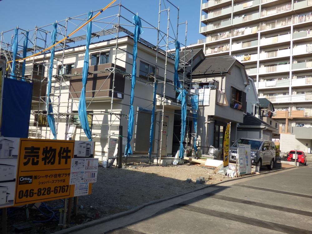 Local photos, including front road. Local 1 Building (November 2013) Shooting