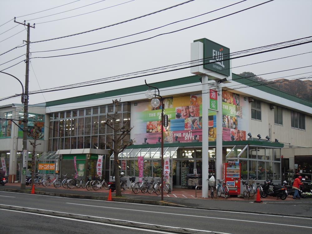 Supermarket. Fuji 1100m to super