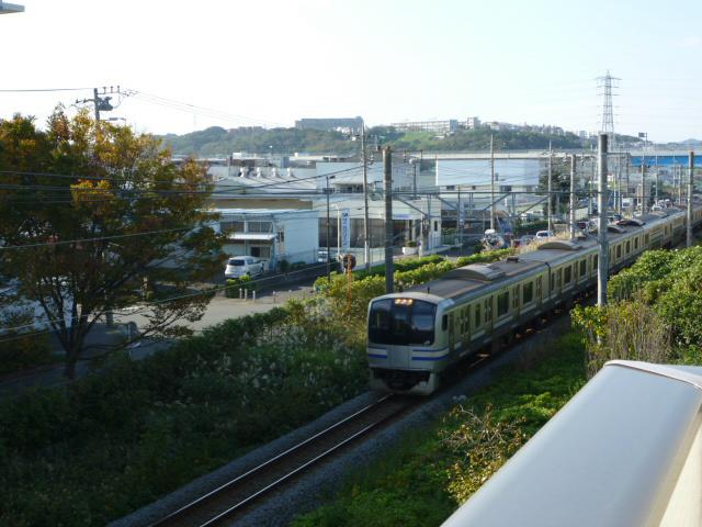 View photos from the dwelling unit. Overlooking the Yokosuka Line from balcony Building A