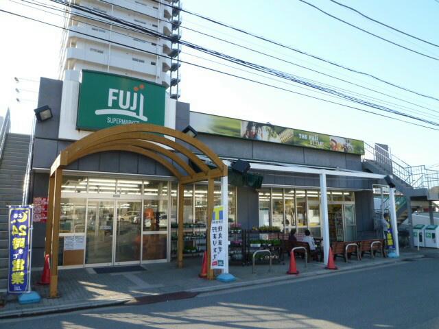 Supermarket. Fuji until Kitakurihama shop is super located around 1640m Kitakurihama OK also shopping on the way home from the train station
