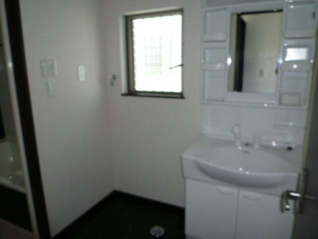 Wash basin, toilet. Bathroom vanity Building A